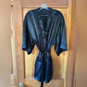 Fashion Nova Black Satin Robe M/L